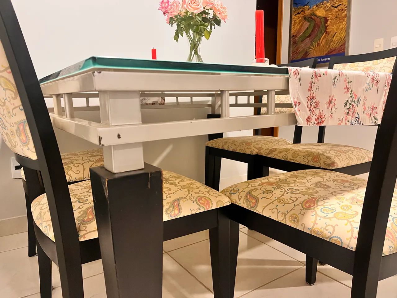 Mesa de Jantar com Tampo de Vidro + 4 Cadeiras de Madeira - Foto 4