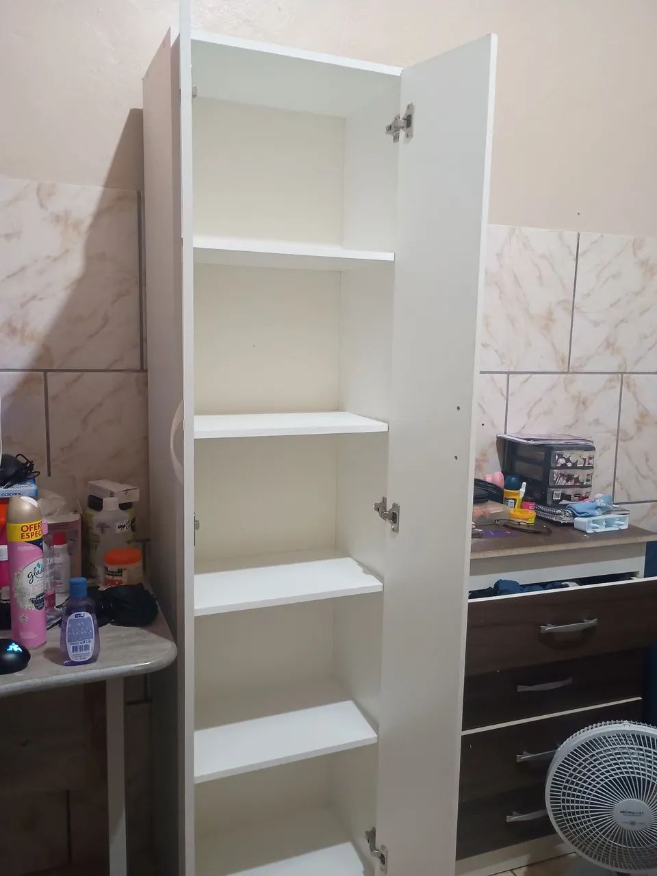 Guarda roupa de solteiro 4 prateleiras - Foto 3