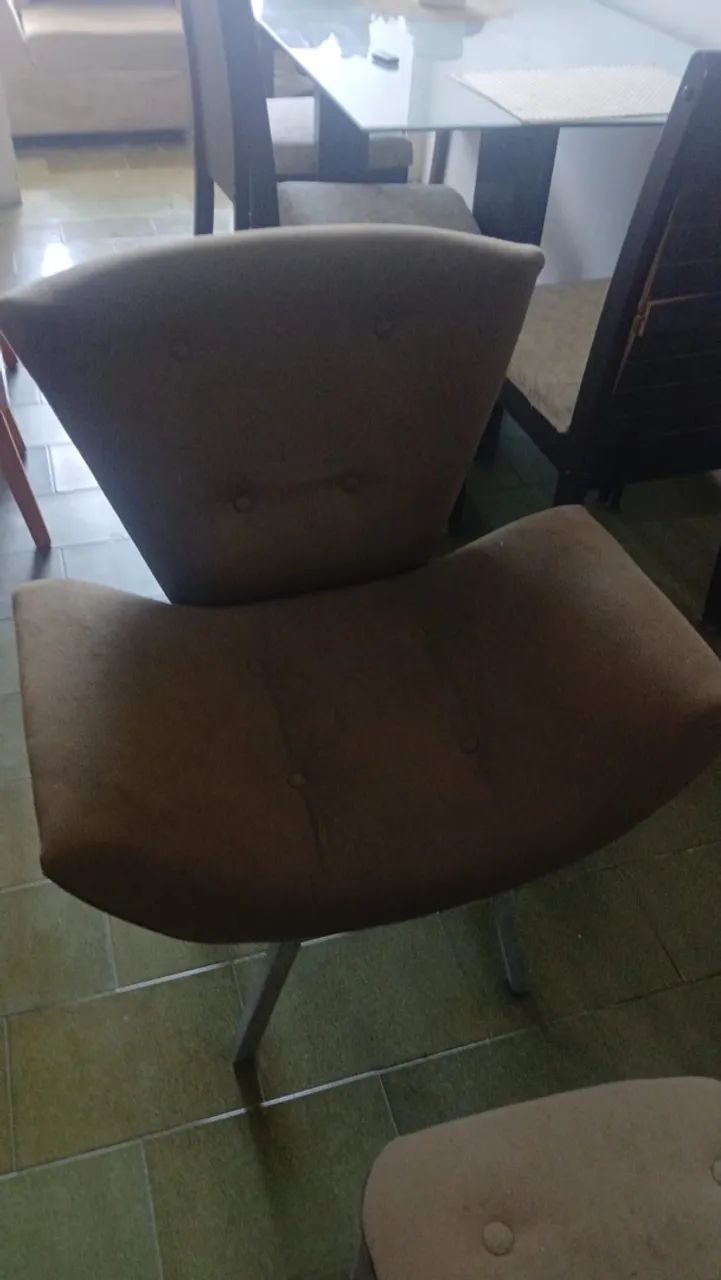 Duas Poltronas Estofadas Marrom - Conjunto por R$ 240
