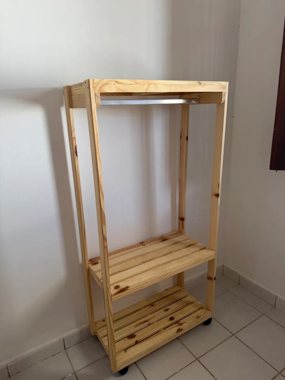 Camas de casal e Arara de Roupas - Foto 5
