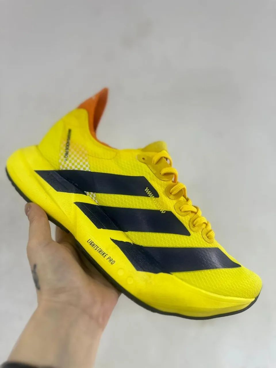 Adidas ADIZERO lightstrike veja o catálogo  - Foto 3