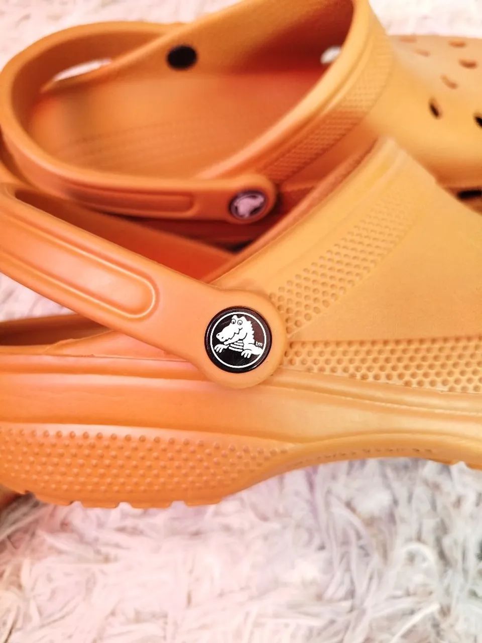 Crocs Classic Clog na cor Orange Zing - Calçados - Parque