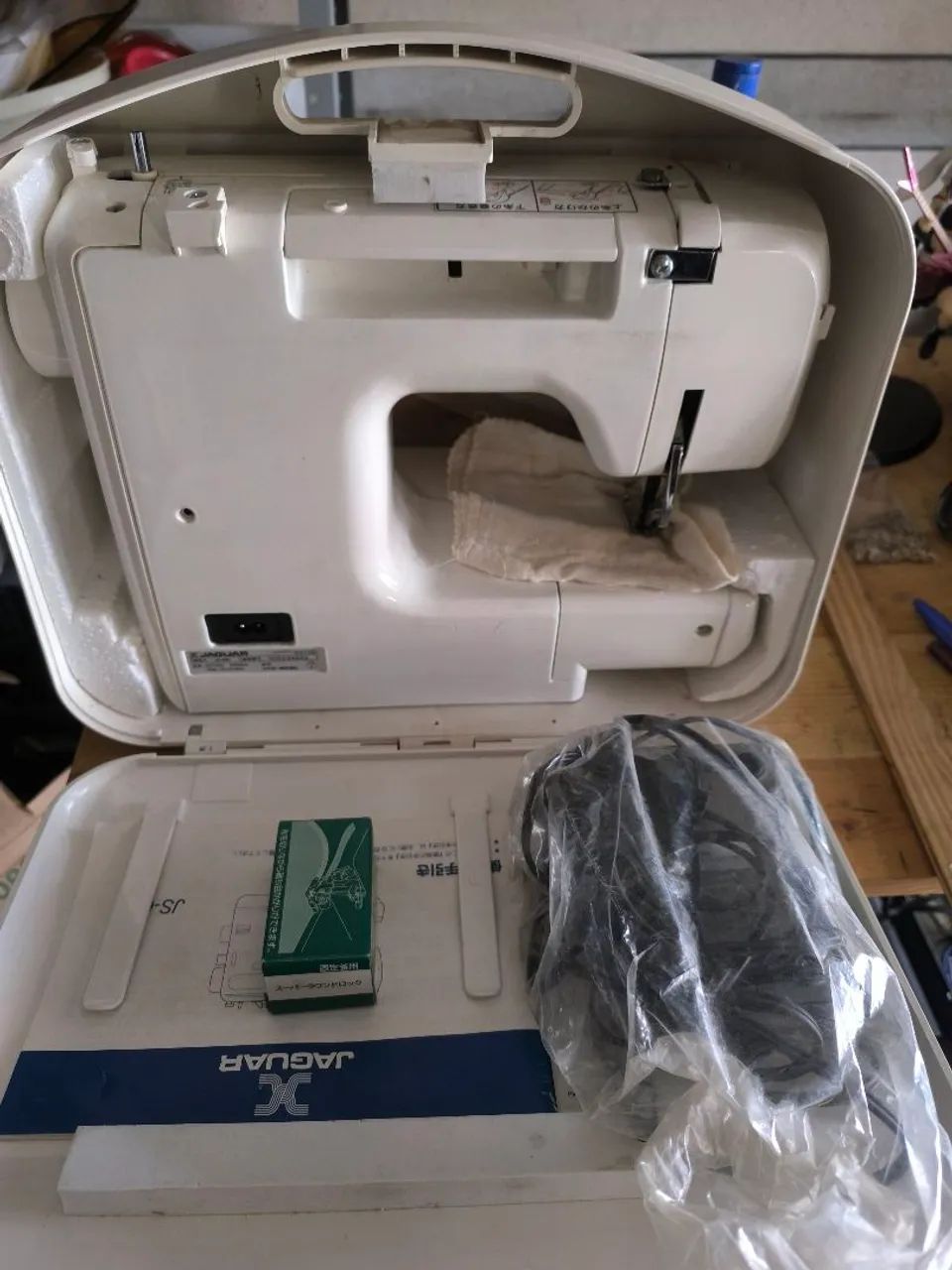 Máquina de costura jaguar modelo JS-690 110V