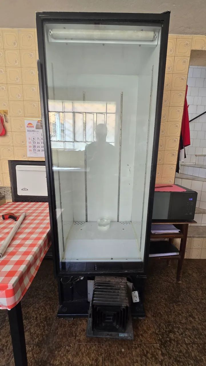 Freezer vertical com porta de vidro
