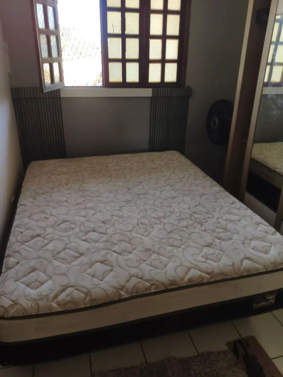 Colchão Queen size - base com defeito