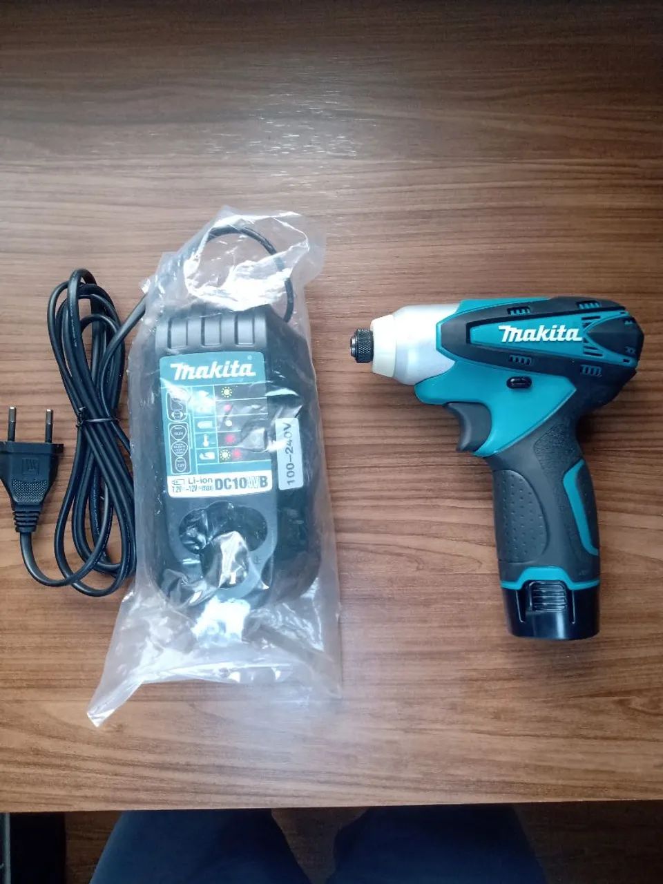 Parafusadeira e furadeira Makita sem fio, com carregador e bateria. - Foto 5