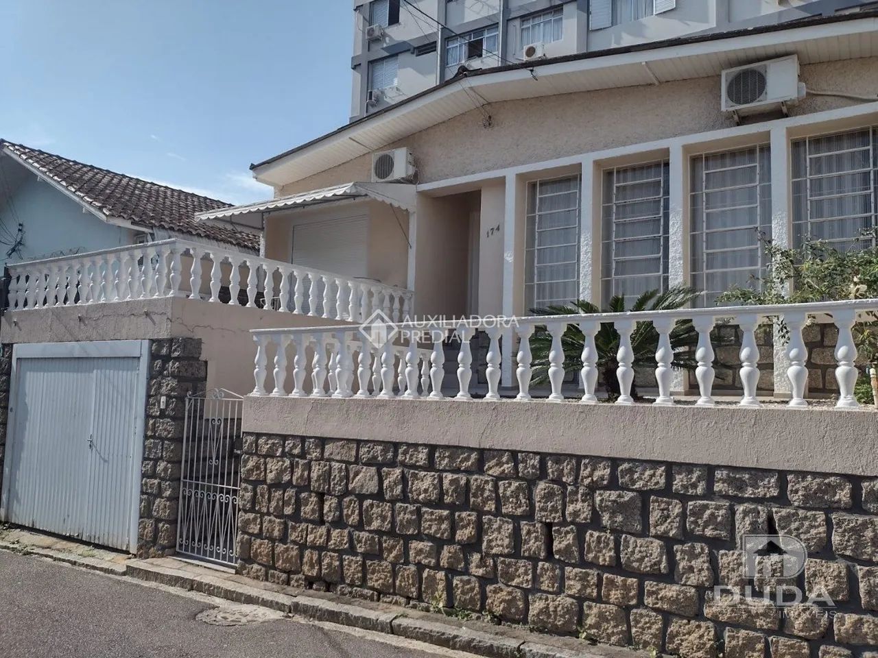 Casa com 3 dormitórios (suite) sacada, garagem