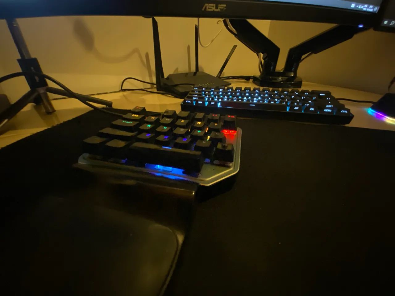 Teclado mecânico ergonômico mini