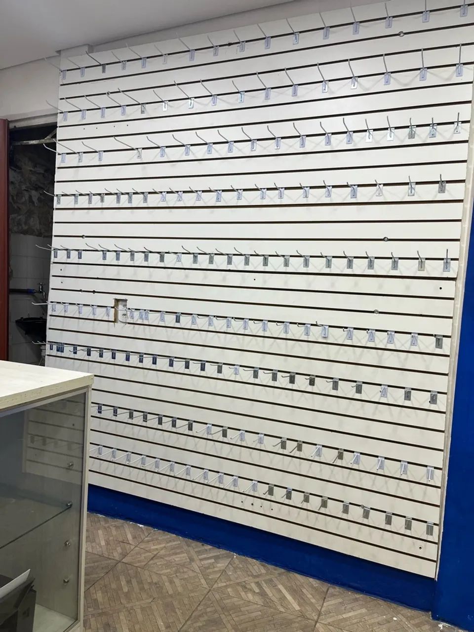 Vendo painel 4  ripado grande  e balcão  - Foto 4