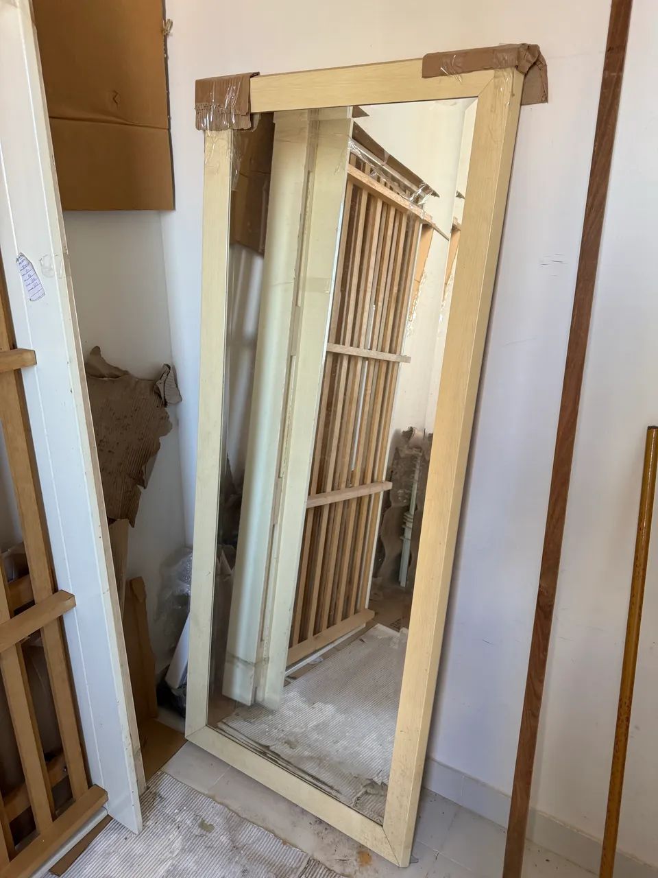 Espelho com moldura para quarto e sala  - Foto 2