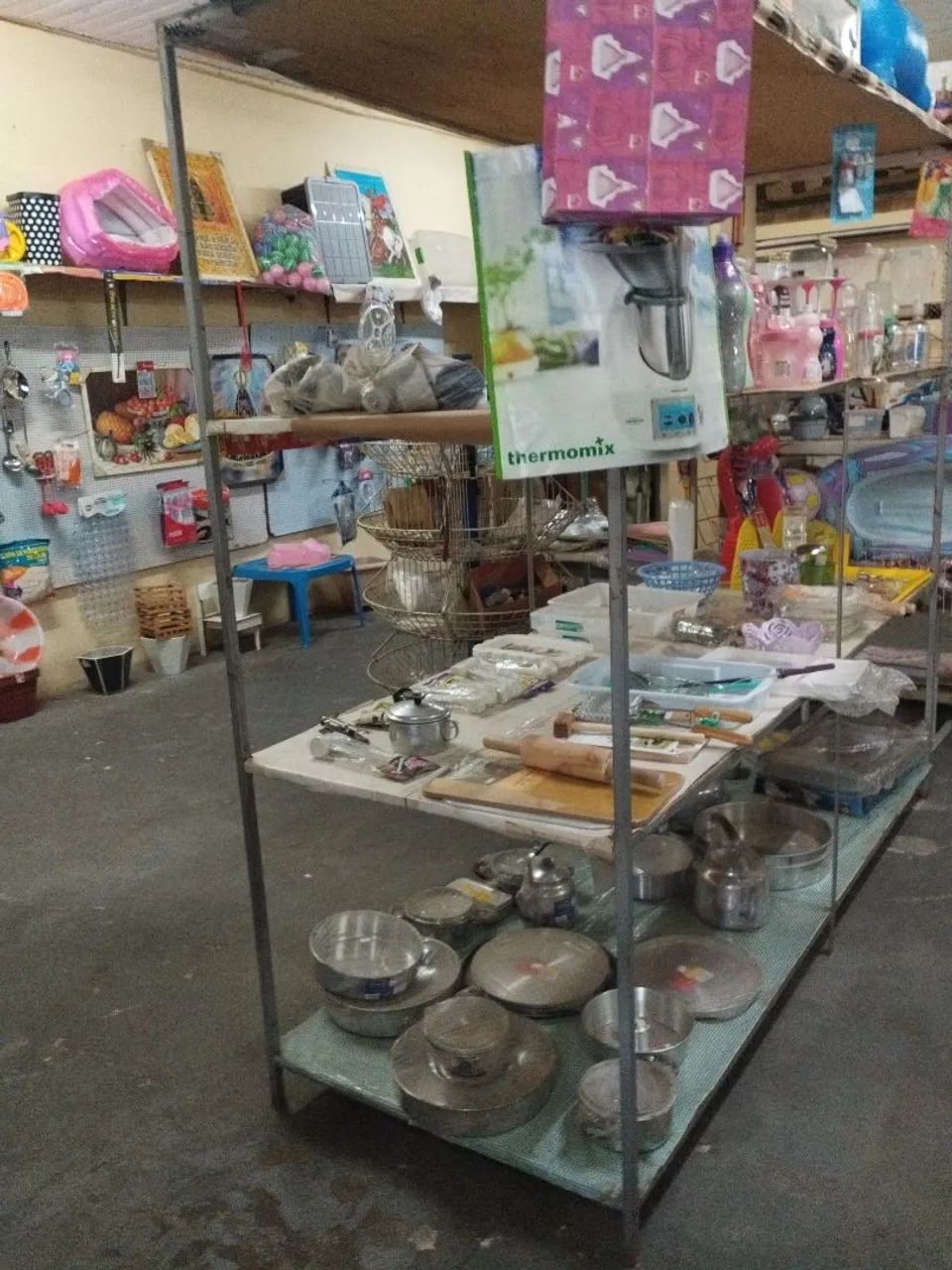 Balcão e prateleira para loja 