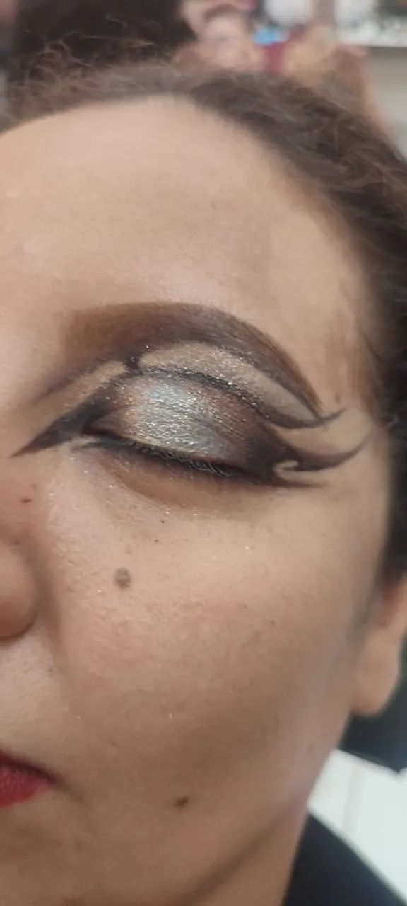 Cabeleireira/ Maquiadora/ Penteadista 