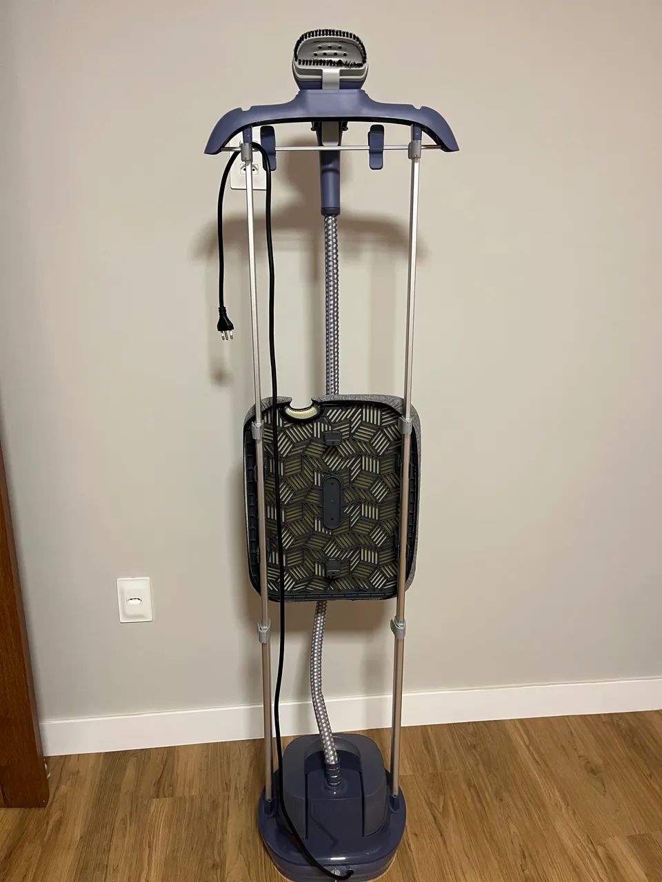 Vaporizador de Roupas Electrolux - Pouquíssimo Usado, Estado de Novo - Foto 4
