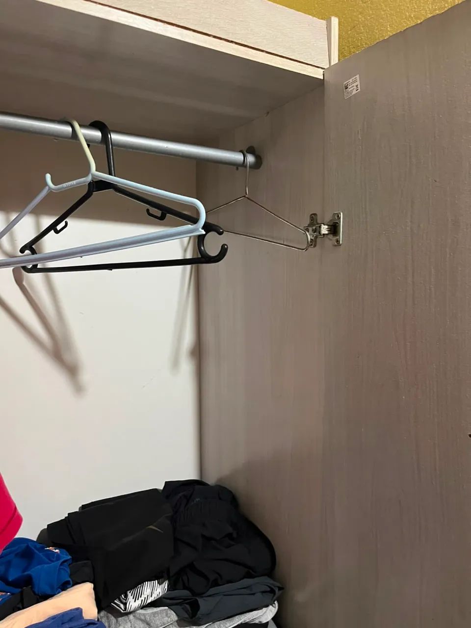 Guarda-roupa 4 portas com gaveta e espelho - Foto 2