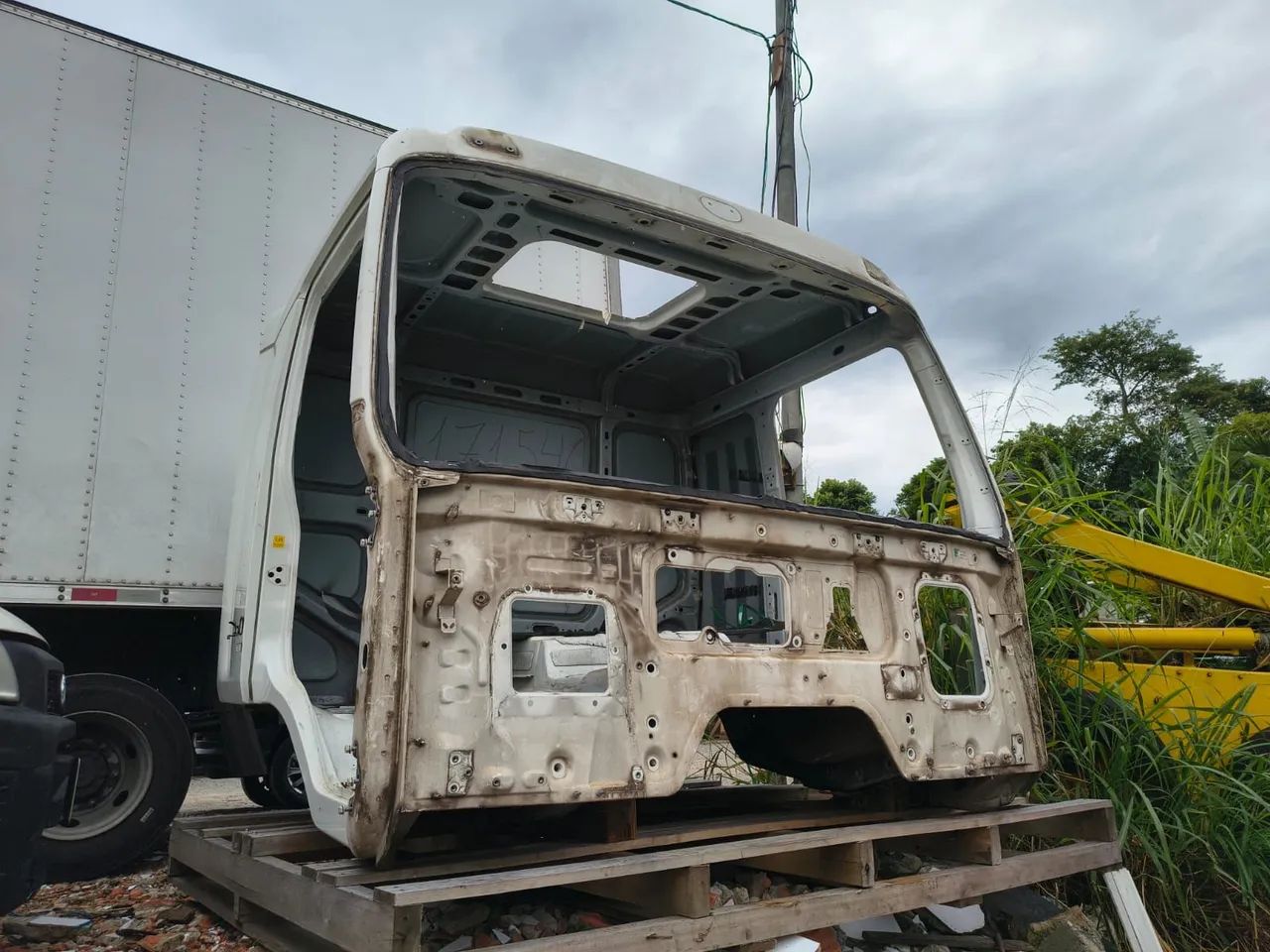 CABINE PARCIAL VOLVO VM ANO 2023 COM PEQUENA AVARIA  - Foto 2