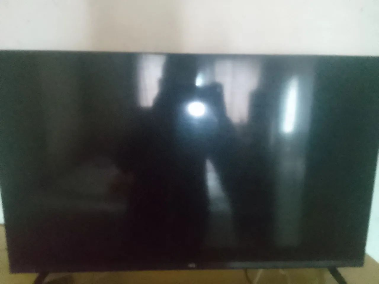 Televisão 42 polegadas HQ semi nova 700 reais