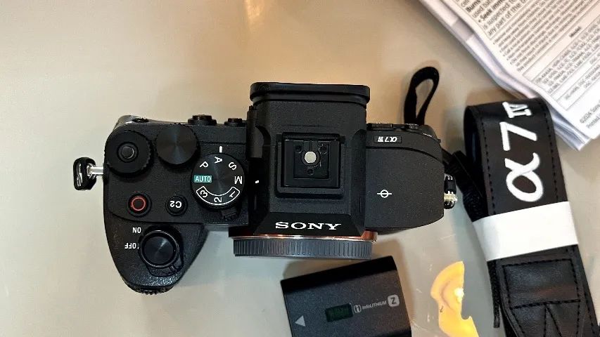 Câmera Sony A7IV - Caixa e cabos originais. - Foto 5