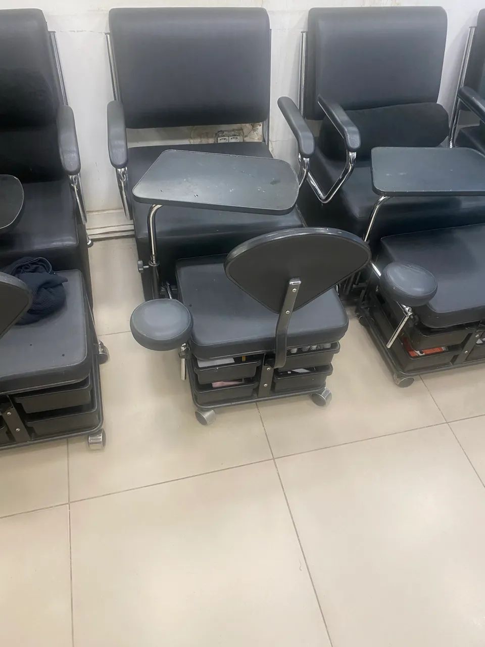 Salão, promoção autoclave, poltronas e cirandas