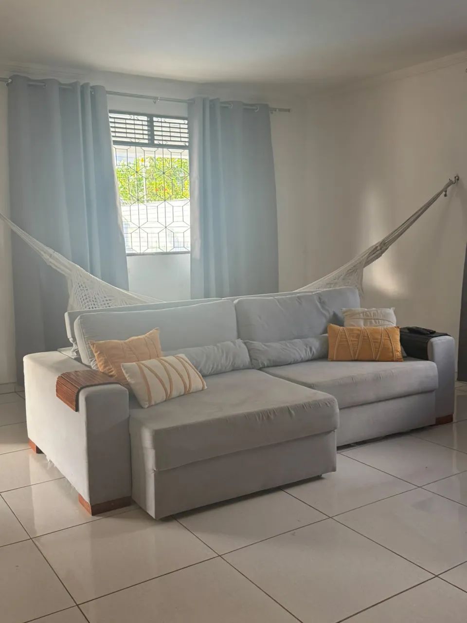 Sofá Retrátil 4 Lugares Bem Conservado - Foto 2