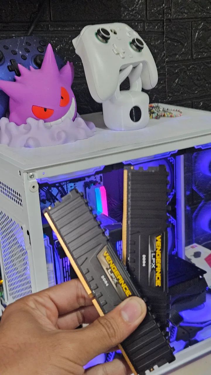 16 GB DDR4 DUAL CHANNEL CORSAIR