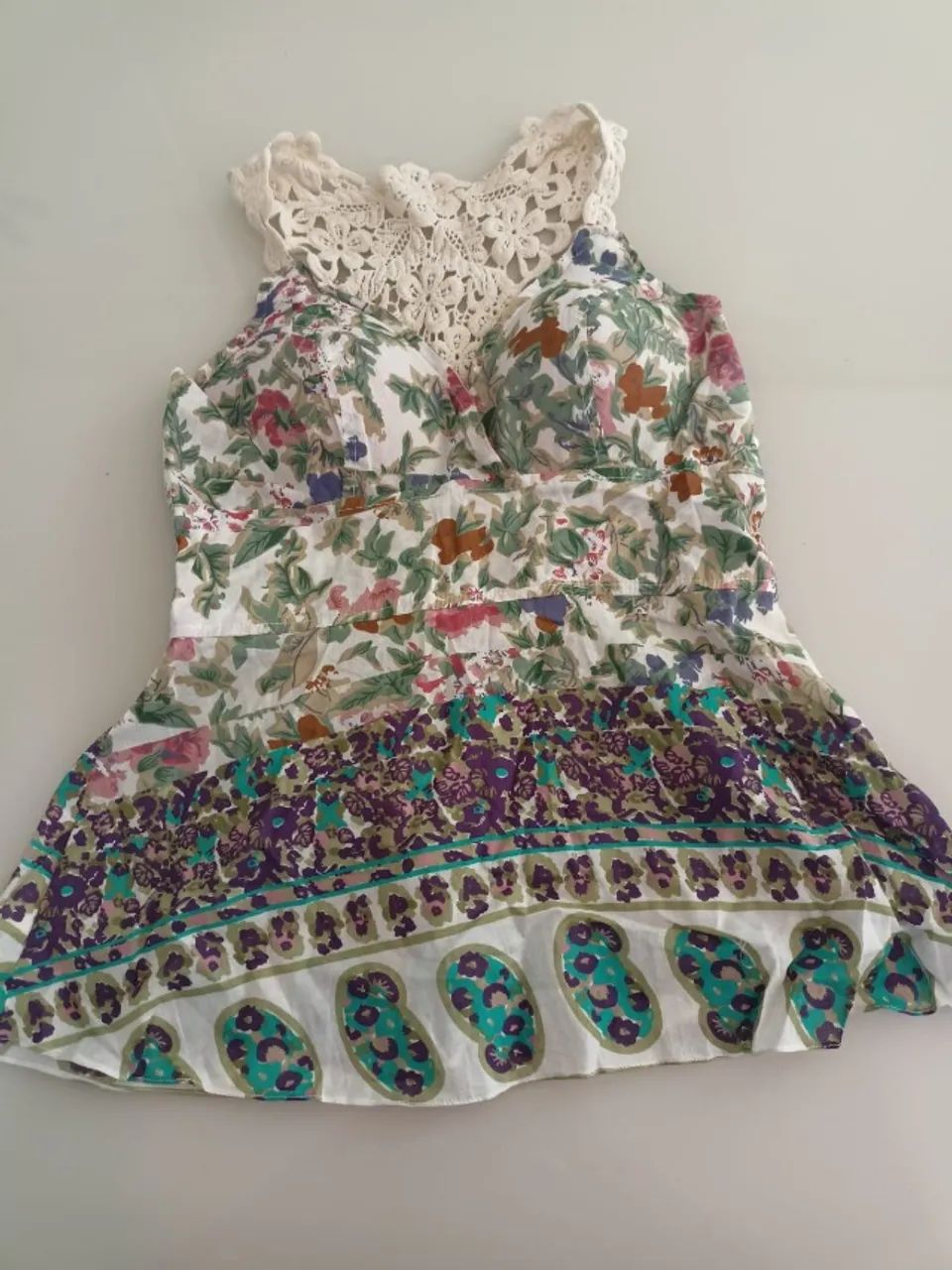 Blusa feminina estampada com renda