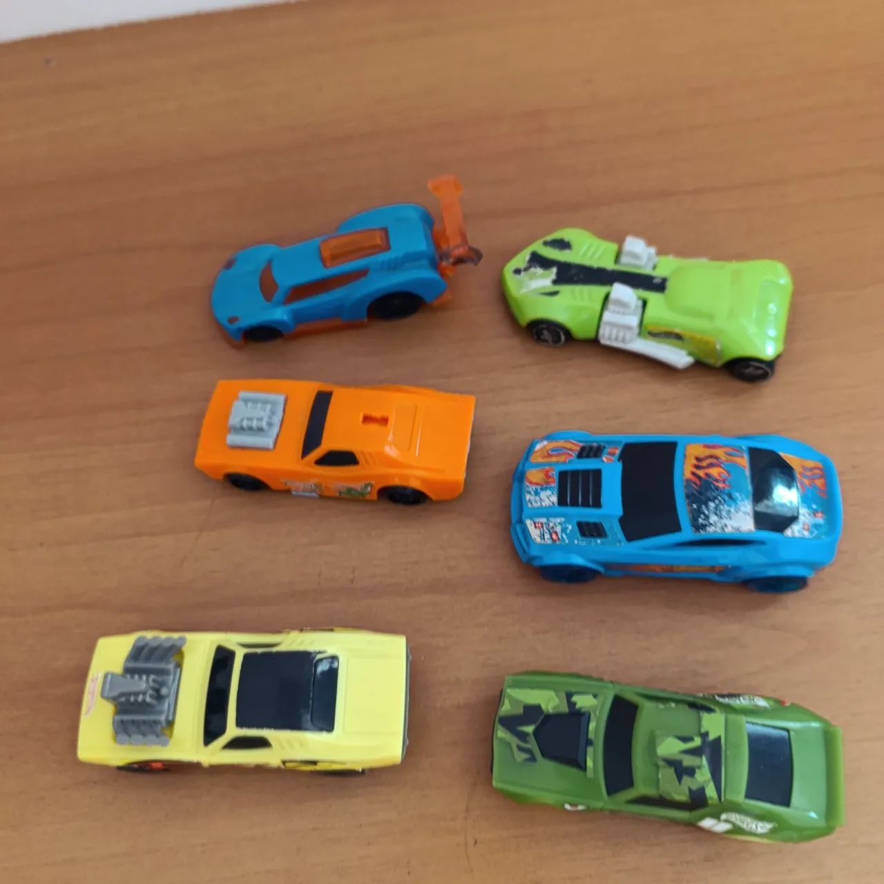 6 Hot Wheels Grandes de Plástico - Foto 3
