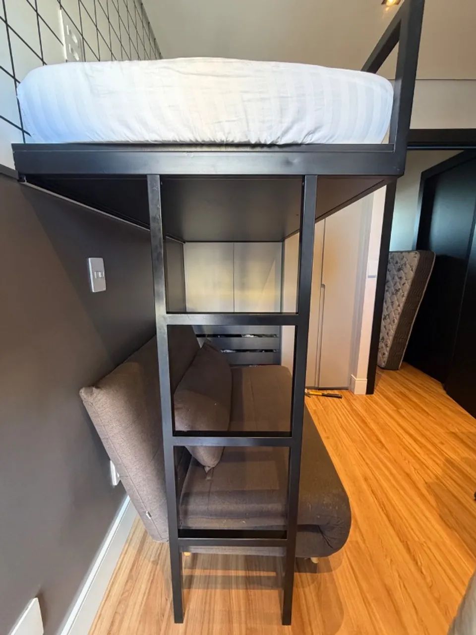 Cama suspensa em serralheria  - Foto 3