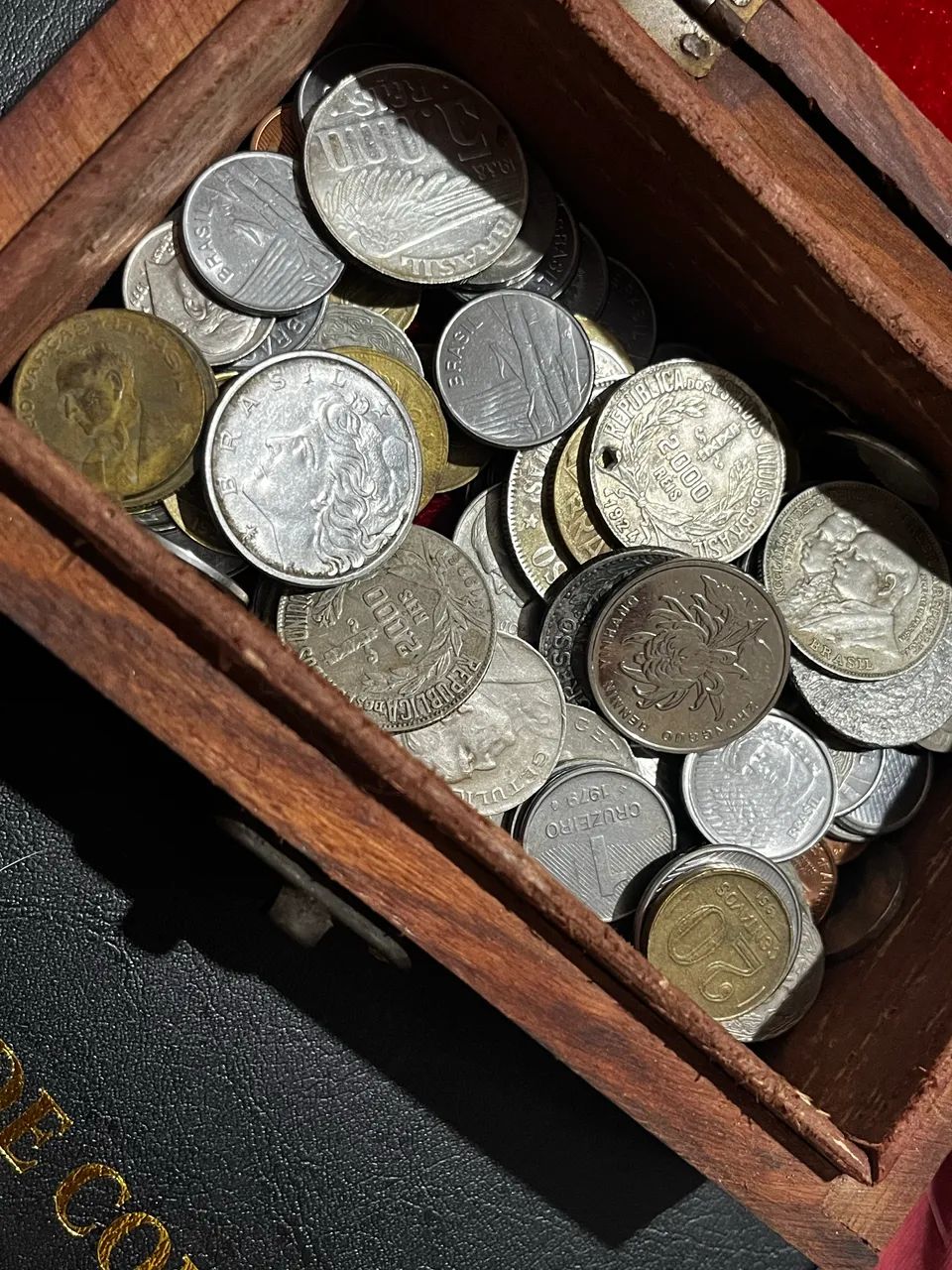 Mega Lote de Moedas + Baú de Madeira - Prata, Estrangeiras e Nacionais - Foto 3