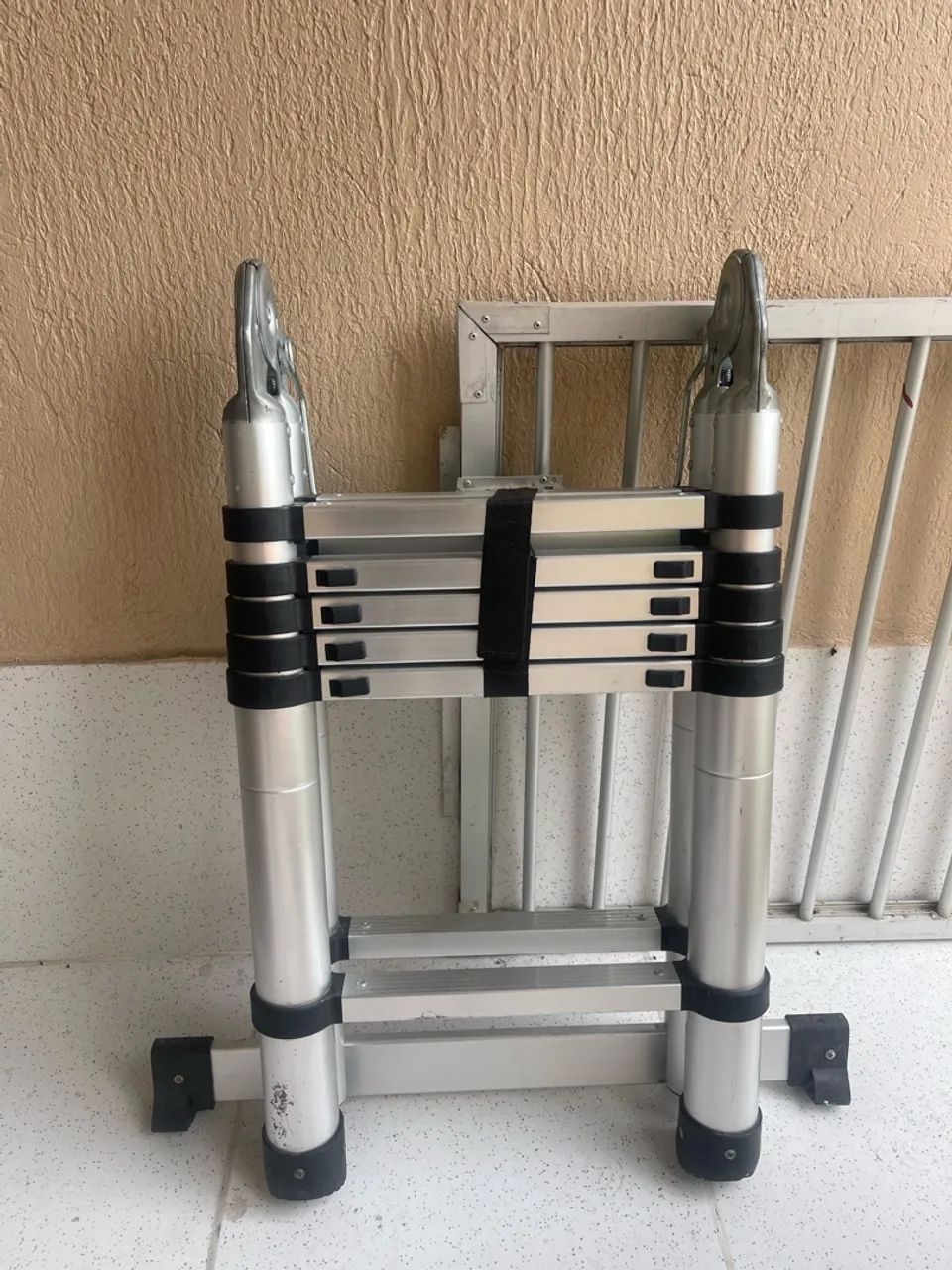 Escada telescópica articulada multifuncional dupla  - Foto 2