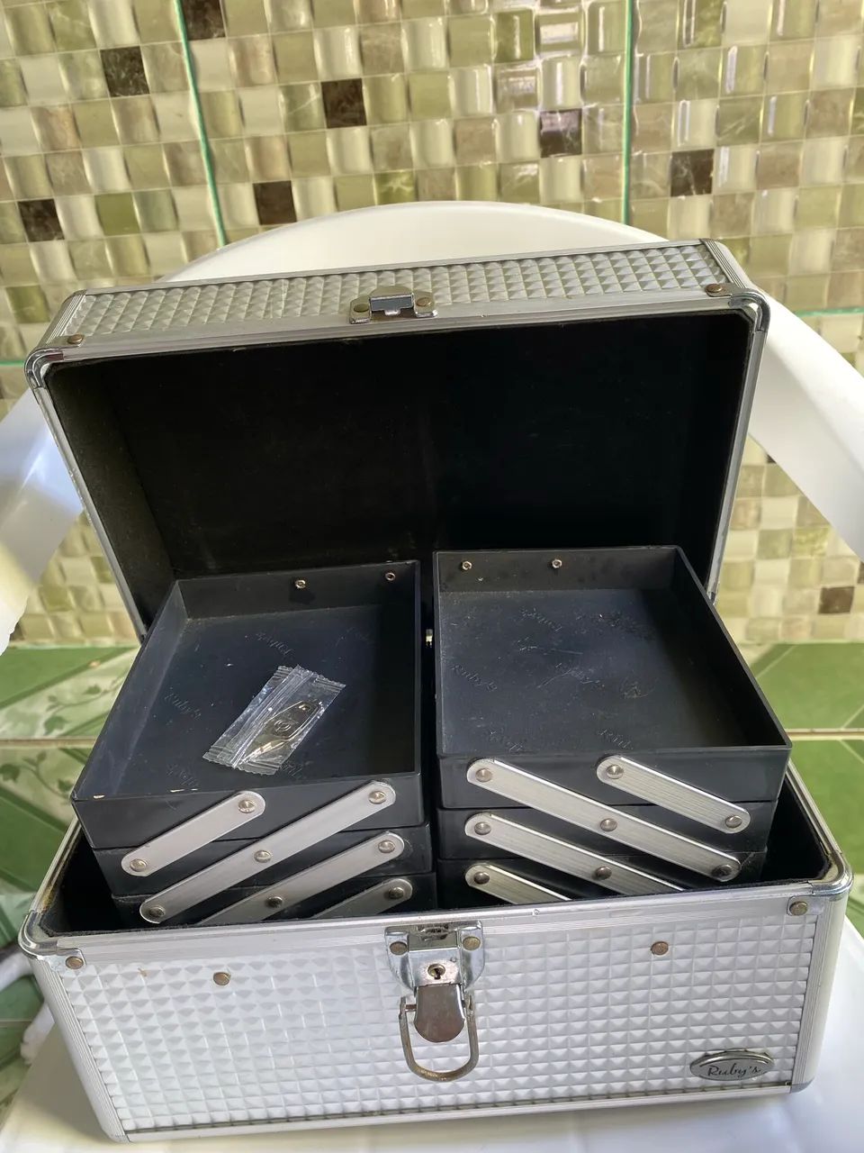 Maleta porta objetos com chave! - Foto 3