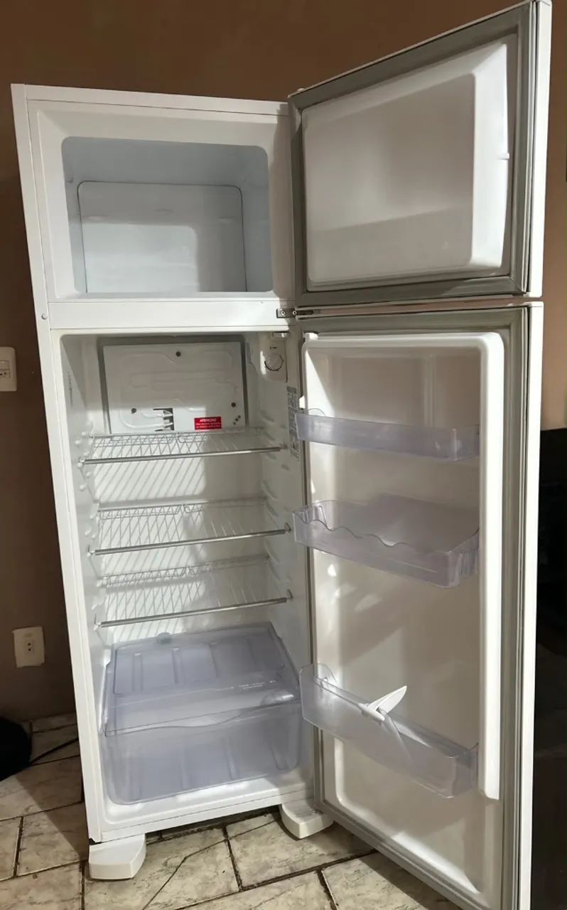 Geladeira cycle Defrost Eletrolux 260L - Foto 3