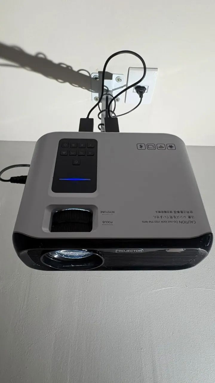 Retro Projetor Data Show Multimídia Tela 4k Cor Branco Bivolt + NF - Foto 2