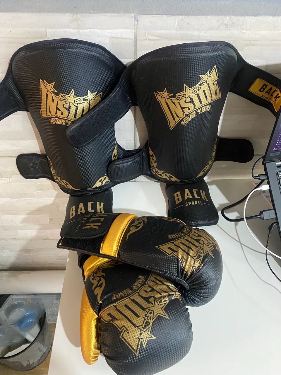 Kit luva e caneleira Muay Thai 