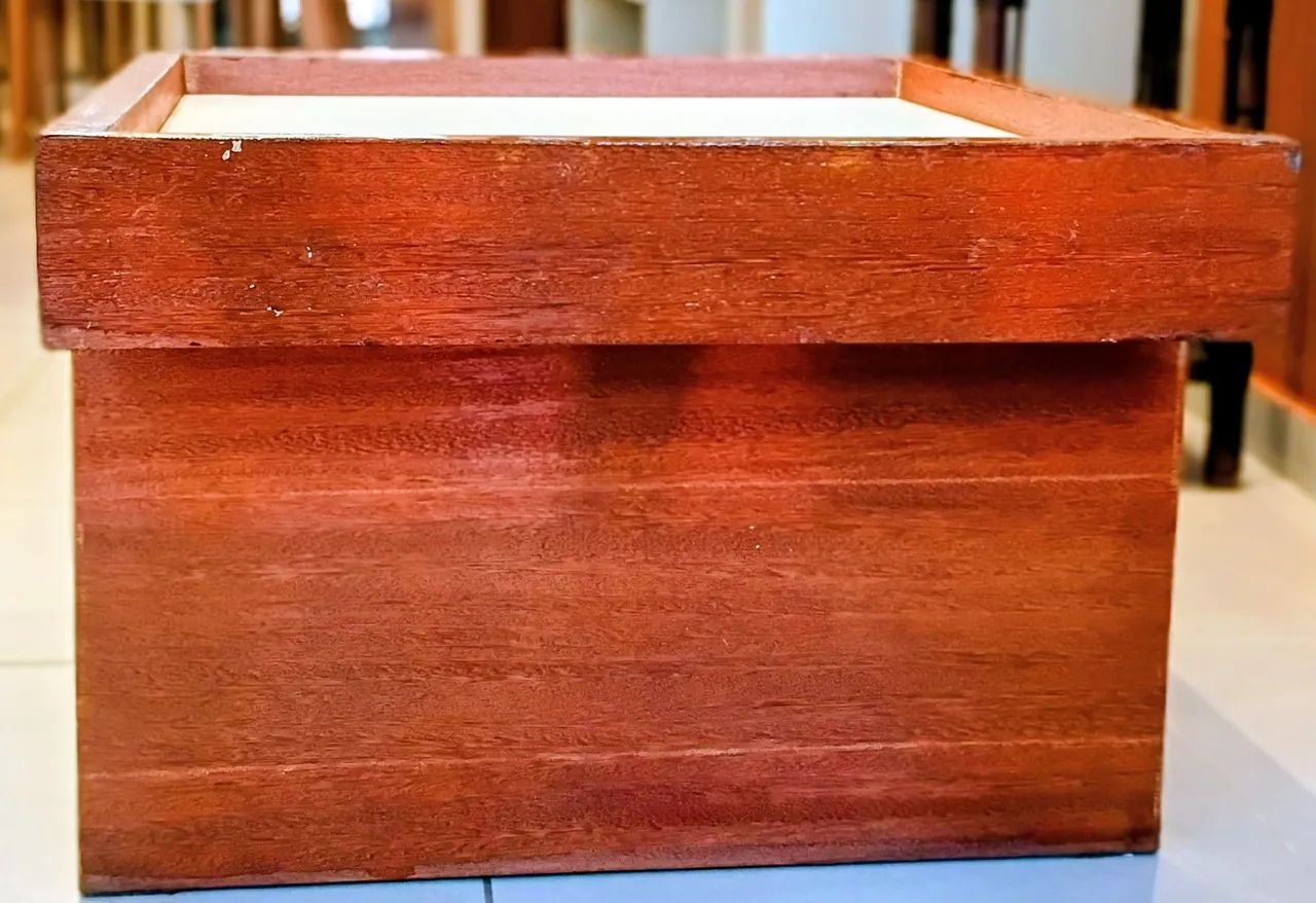 Puff Banqueta em Madeira Maciça com Almofada Solta / Mesa Lateral<br> - Foto 4