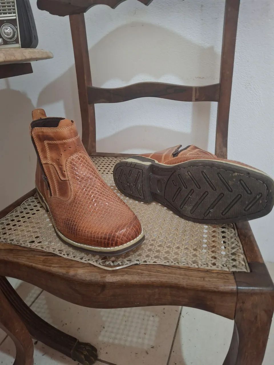 Bota em couro marron . Tam 40