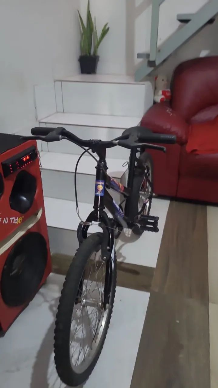 Vendo bicicleta infantil aro 20  - Foto 3