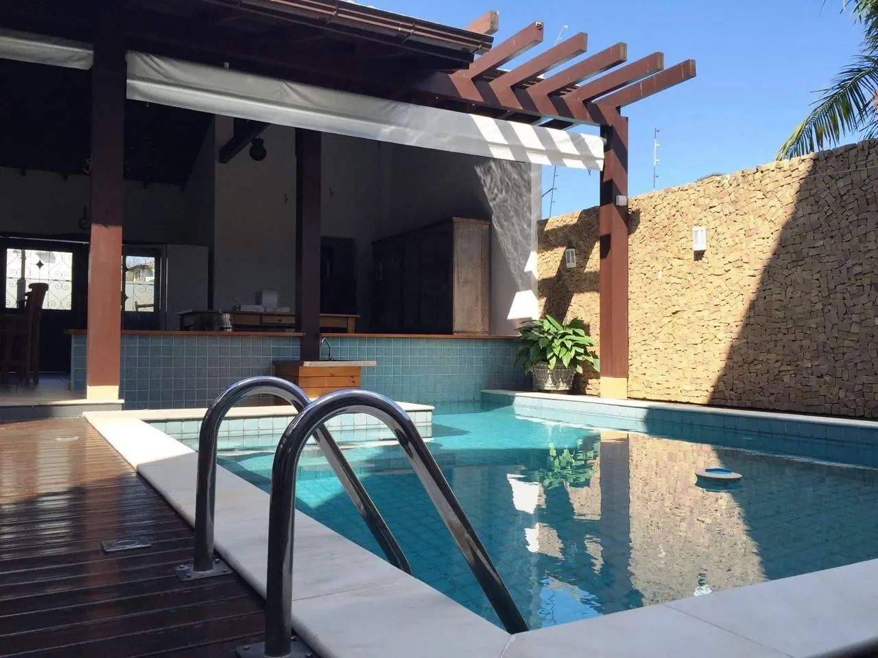 Casa Com 4 dormitórios Sendo 3 Suítes 