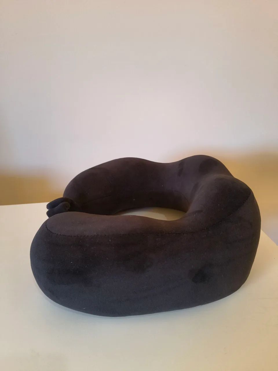 Travesseiro de viagem preto - Foto 4