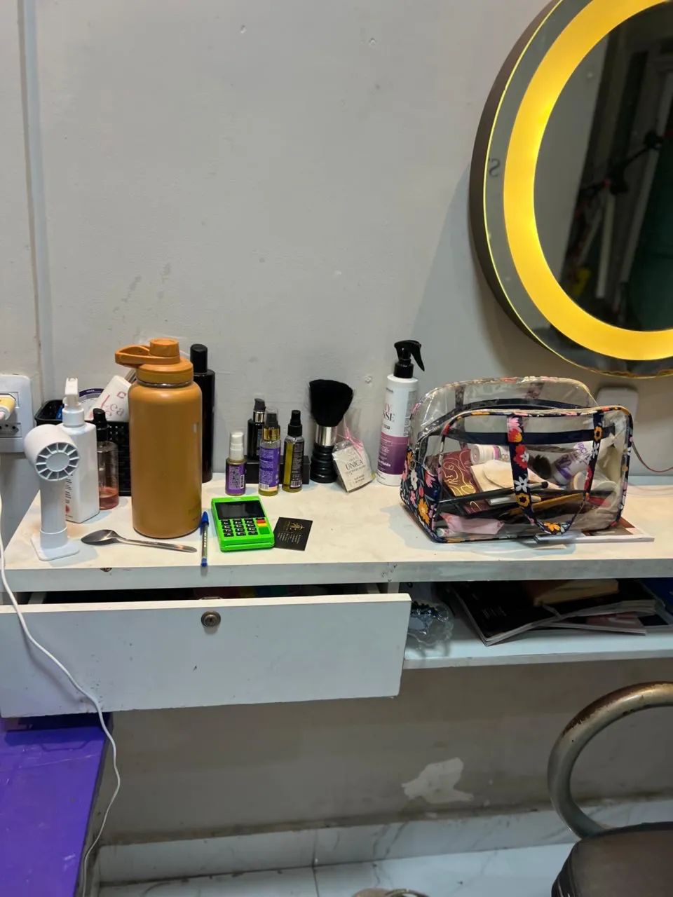 Vende-se bancada de salão e espelho jateado com lad  - Foto 2
