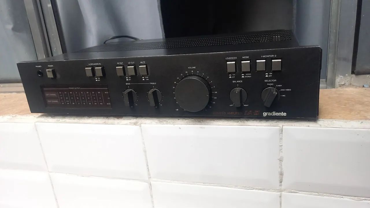 Amplificador gradiente modelo ia2 esotech 