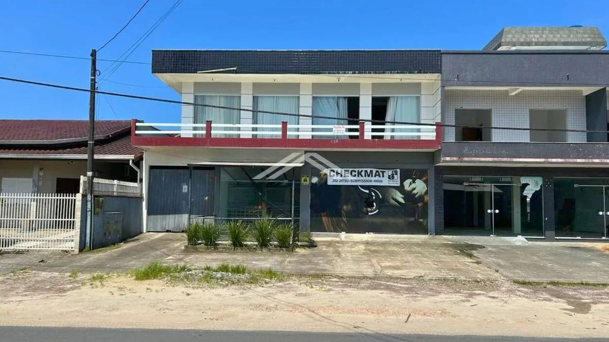 Prédio com 2 salas comerciais e mais 3 apartamentos à Venda, localizado no centro comercia