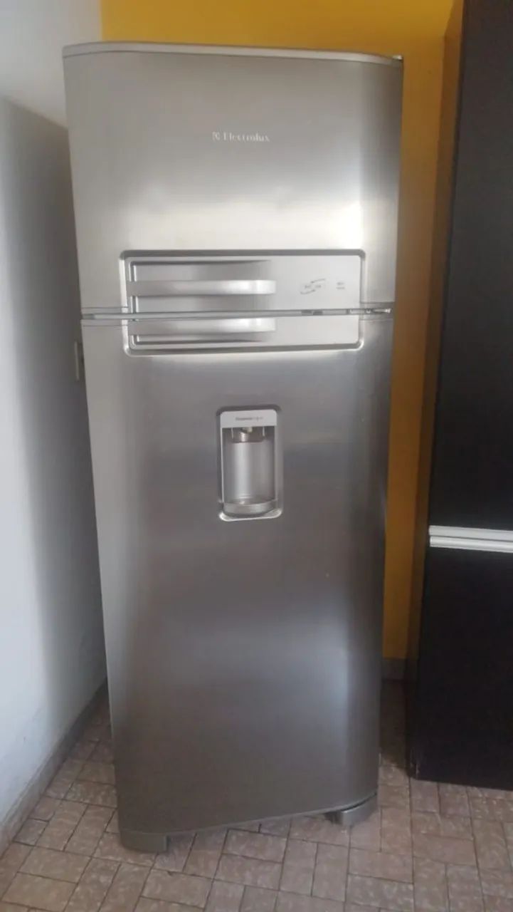 Geladeira com freezer