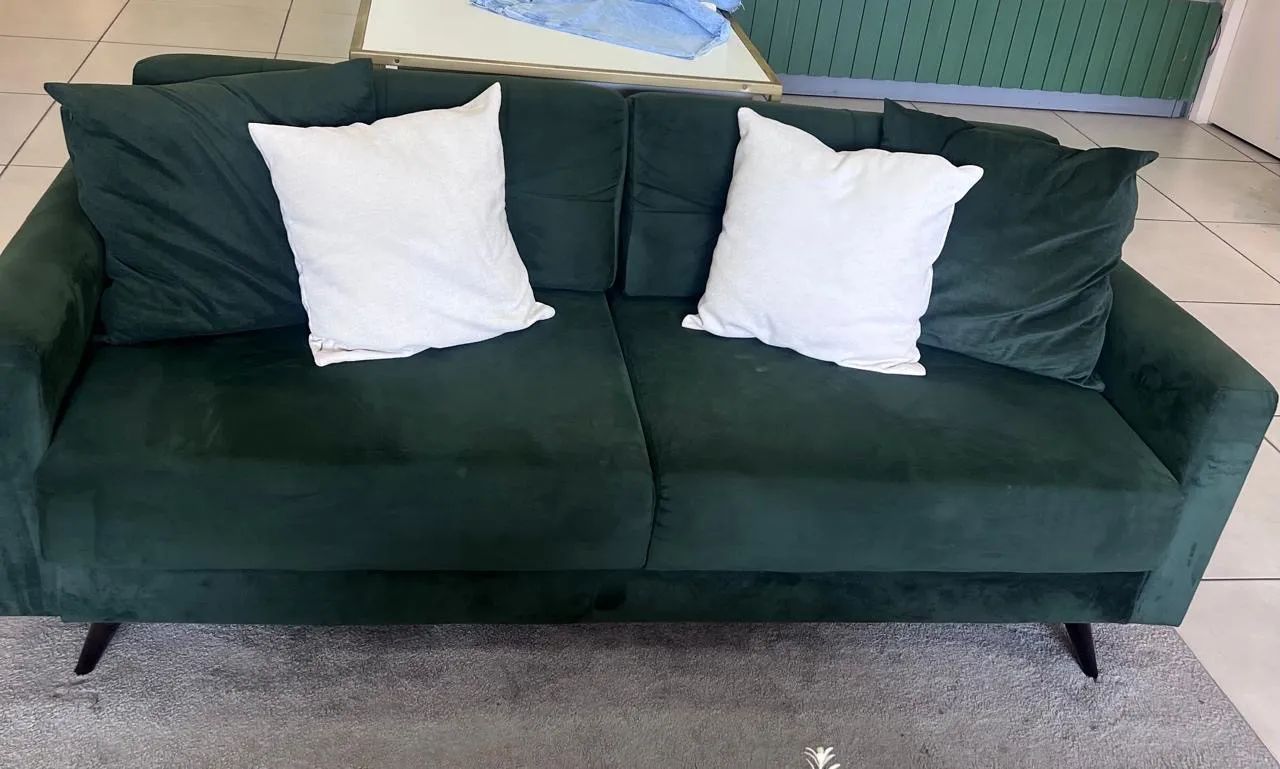 Sofá em Veludo Verde - Excelente Estado - R$ 1.000
