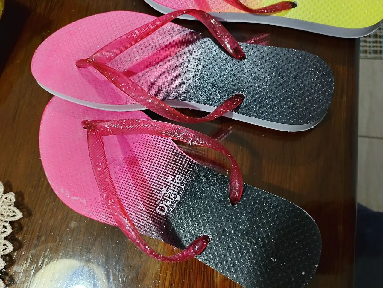 Chinelo feminino preço para os 2 pares 