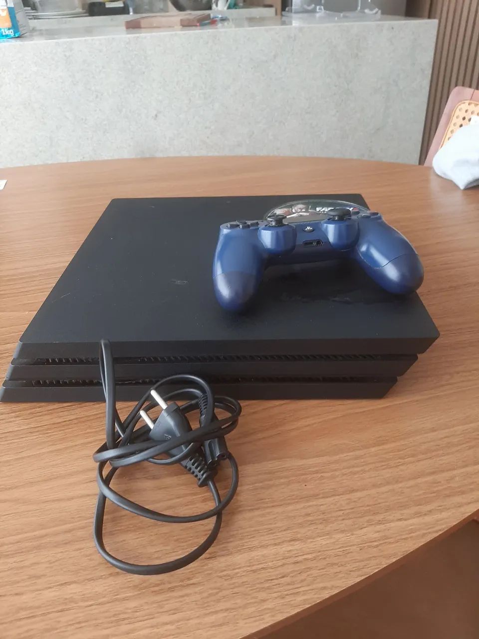 PS4 Pro 1tb perfeito funcionando tudo 100% - Foto 3