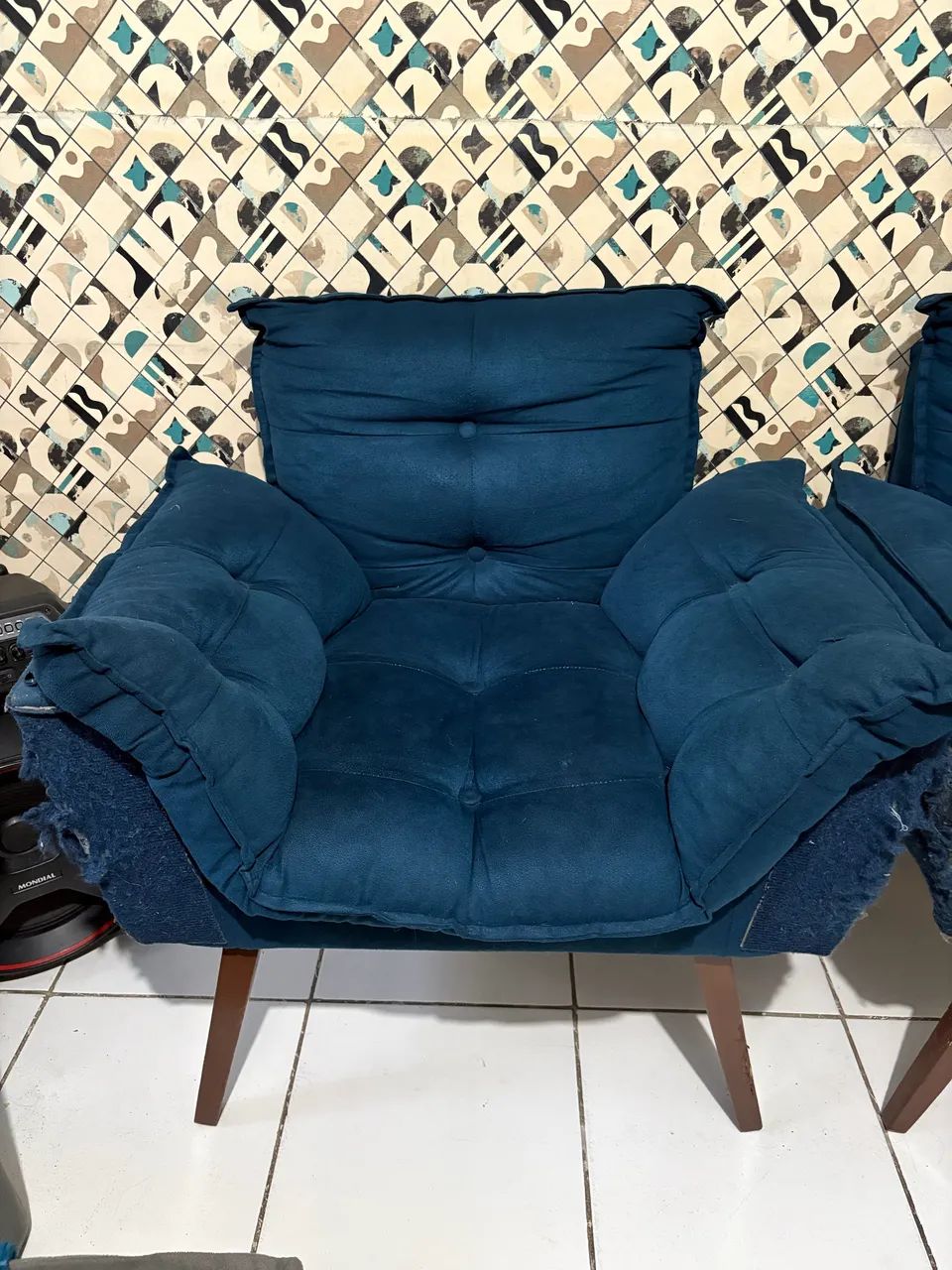 Par de Poltronas Decorativas Azul-Marinho com Pés de Madeira - Foto 4