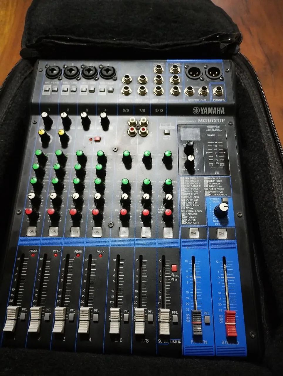 Mesa de Som Yamaha