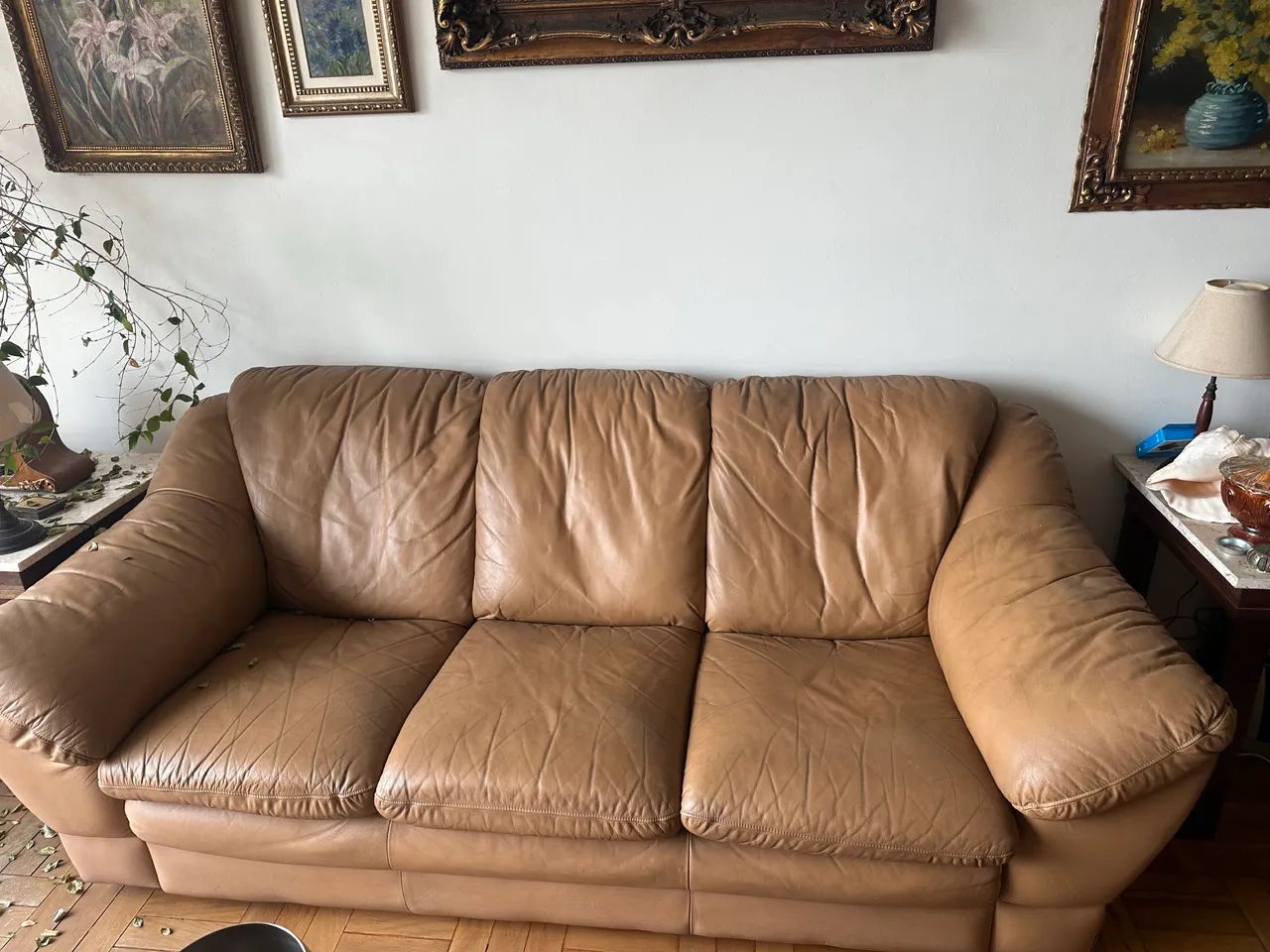 Dois Sofas em couro: 2 e 3 lugares  - Foto 2