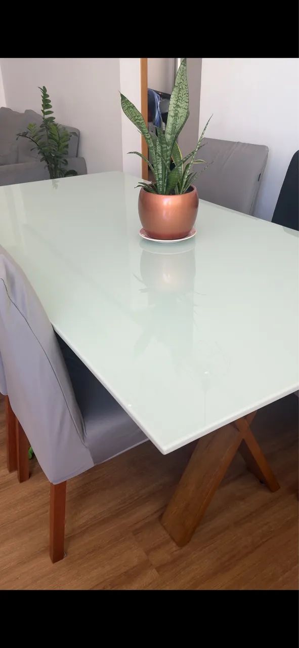 Mesa com 5 cadeiras 