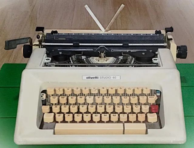 Máquina de Escrever Antiga Olivetti Studio 46 - Foto 5